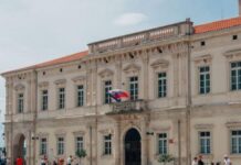 Од државна во приватна работа – се враќа ли старата дебата за намалување на администрацијата?