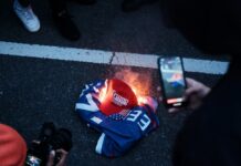 Долга војна, скапо гориво, егзибиции со царините… сè повеќе републиканци му вртат грб на Трамп