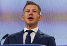 Унгарското обвинителство бара укинување на имунитетот на Петер Маѓар, наводно украл телефон
