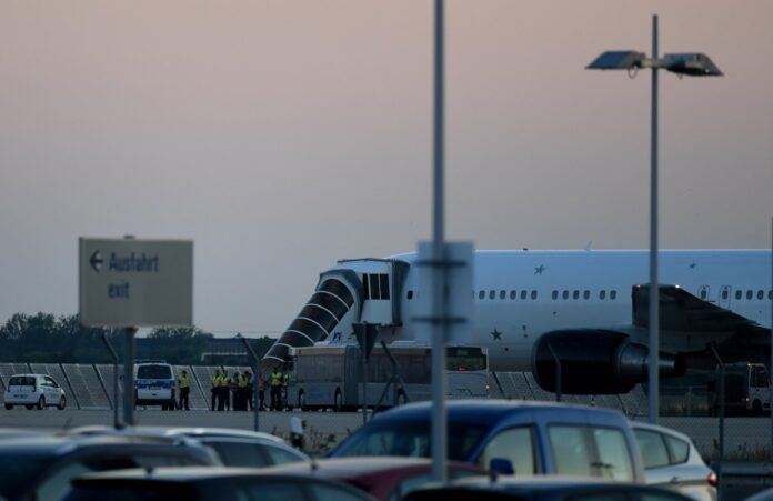 Collective deportation of asylum seekers
