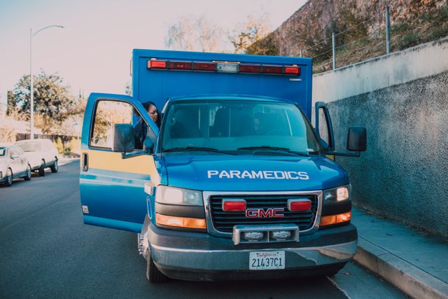 ambulantno vozilo svet pexels-rdne-6520105