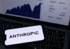 „Антропик“ тајно отвори биолошка лабораторија, додека нејзините експерти предупредуваат на опасностите од вештачката интелигенција.