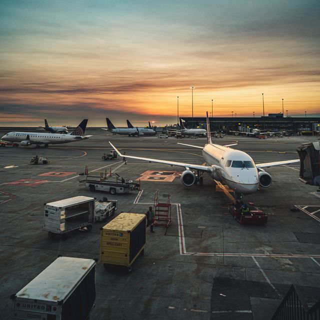 avion parkiran op pexels-brett-sayles-3140204