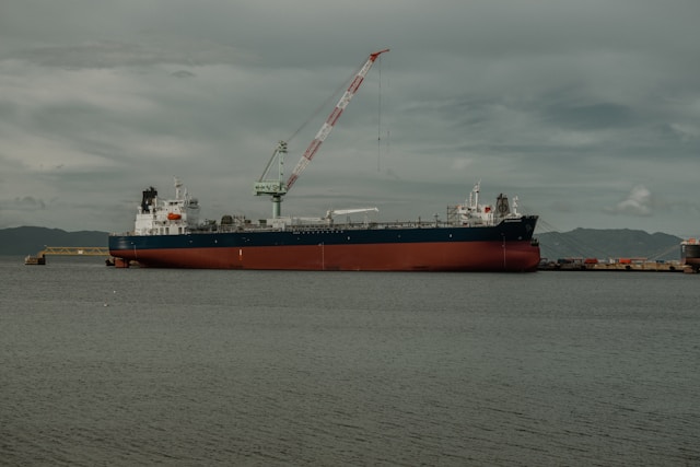 brod-nafta-opsta-timur-garifov-9tv1nhucxpm-unsplash-6