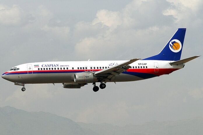 Caspian_Airlines_Boeing_737-400_on_finals_at_Mehrabad_Airport