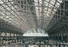 Опсадна состојба на железничката станица во Брисел: Пронајден калашњиков во куферот на патник, војската и полицијата на нозе
