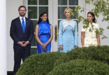 Иванка Трамп во фустан од кинески дизајнер ги пречека Шји Ѓинпинг и неговата сопруга