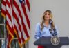 Меланија Трамп ги одобри акредитациите за Си-Ен-Ен и Политико и покрај забраната од американскиот претседател.