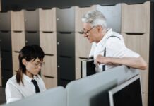 Платени да седат и да не работат ништо: Јапонскиот модел на вработување го збунува светот