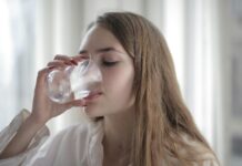 Tелото ви испраќа сигнали: Еве што им прави недостатокот на вода на мозокот, мускулите и имунитетот