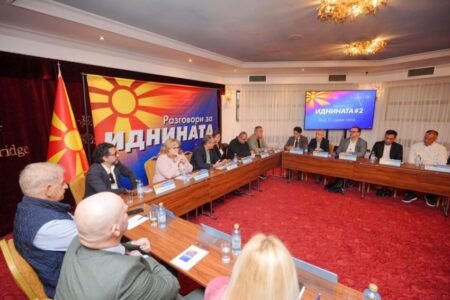 СЕ НАЈАВУВА БУРНА НЕДЕЛА ВО РЕДОВИТЕ НА НАЈГОЛЕМАТА ОПОЗИЦИСКА ПАРТИЈА: Платформа 12.05 пред активирање на сценариото „Б“