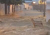 Скијатос под вода: Улиците се претворија во реки за само половина час/ВИДЕО