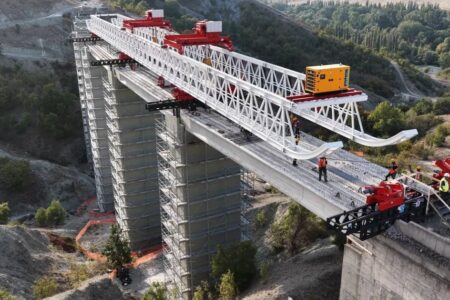 Двестеметарски мост го освојува планинскиот терен