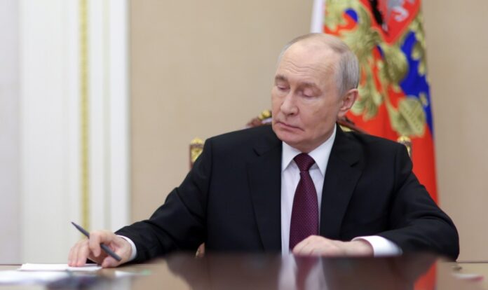 Russian President Vladimir Putin meets with Russian government