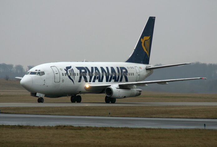 Ryanair_737-200_EI-CKS