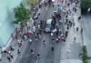 Хаос пред парламентот во Тирана, пратениците гаѓани со јајца, приведени неколку демонстранти