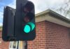 Граѓаните почнуваат да ги уништуваат семафорите поради нејасна теорија на заговор