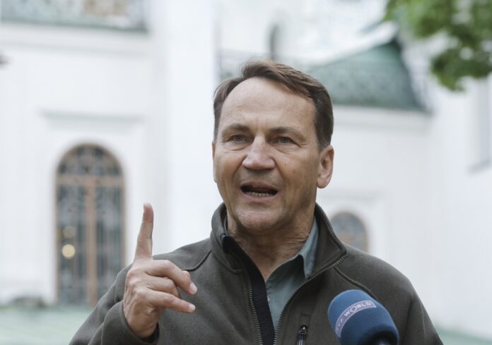 Polish Foreign Minister Radoslaw Sikorski visits Kyiv