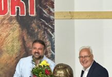 Наградата „Ристо Шишков“ за Александар Степанулески; Најдобро актерско остварување на фестивалот на камерен театар во Струмица