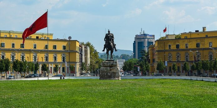 Skanderbeg_square_tirana_2016