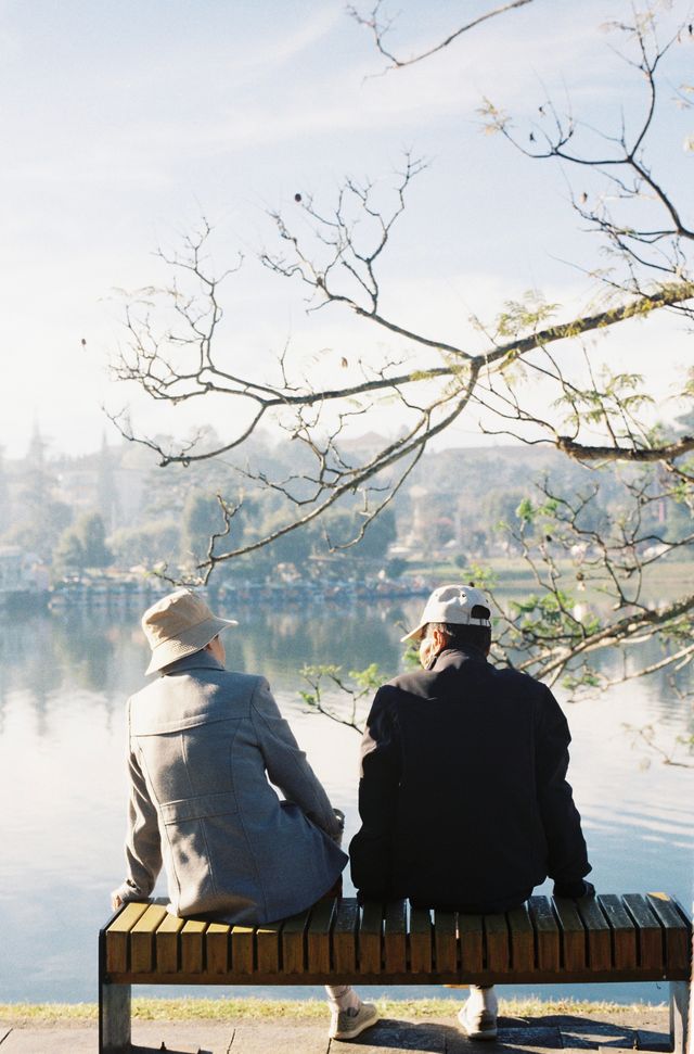 stari penzioneri pexels-anhdanghihi-20360851