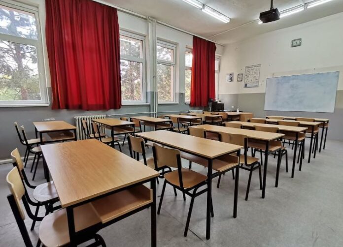 uciliste opsta prazni
