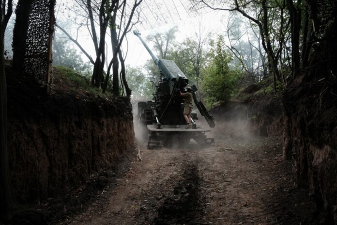Ukraine artillery on Donetsk frontline