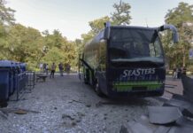 Нов руски напад во Украина: Дрон погоди автобус, има загинати и повредени