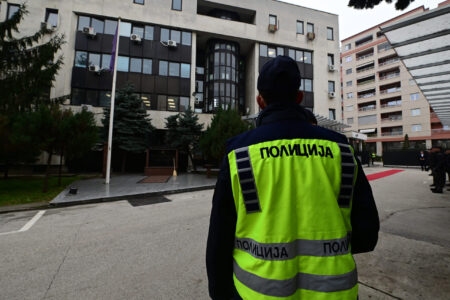 Пет малолетници од по 15 години испрашани во полиција за тепањето на 13 годишното момче во Влае