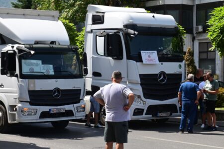 Европа ги брои деновите на возачите, превозниците бараат излез од лавиринтот