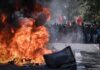 Директор на средно училиште повреден од проектил на протестите во Франција