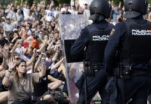 Шпанијa на нозе поради кризата со домувањето: 70.000 луѓе на улица во Мадрид, судири во Валенсија