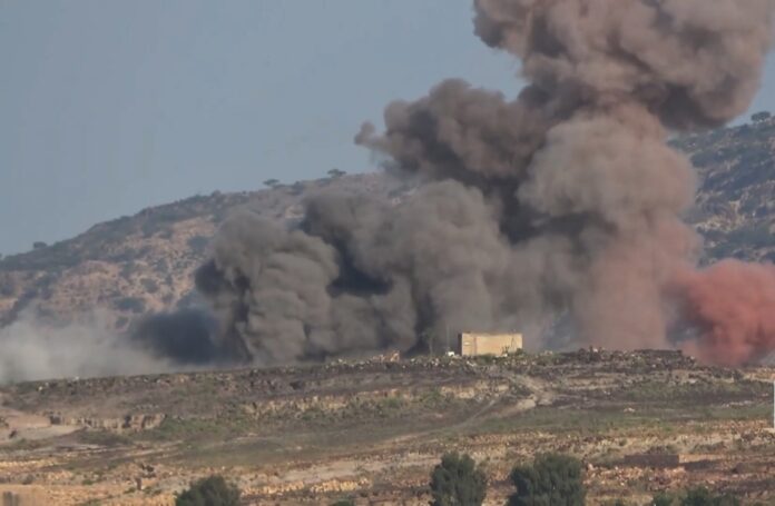 Houthi fighters in offensive against Saudi-backed Yemeni forces