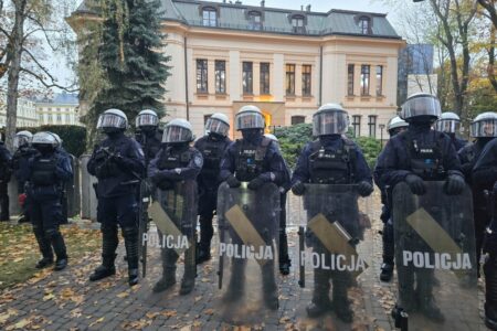 Длабок судир меѓу владата и Уставниот суд ја тресе Полска: Распоредена полиција, претседателот итно се врати во Варшава