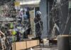 По насилието на протестите: Во Париз, полициски час и потрага по украдената стока, во Милано заковани излози и нови 500 војници