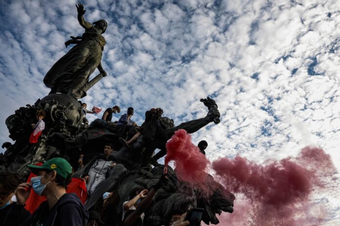 French students stage nationwide protests over school conditions