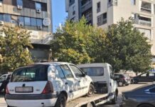 Се отстрануваат хаварисаните возила во Карпош 3