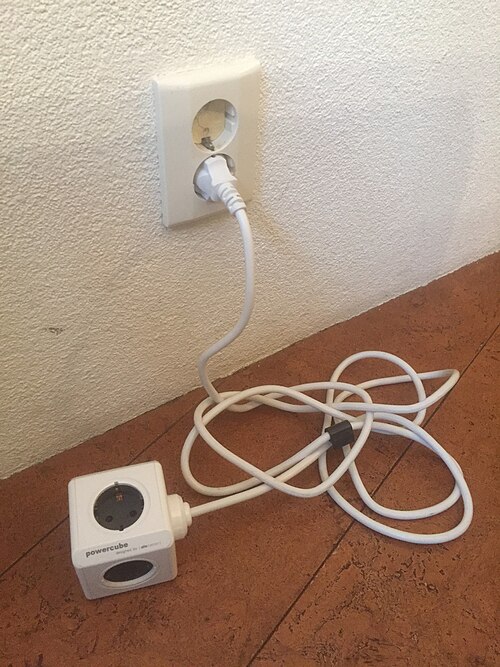 A-Power-cord-or-distribution-unit-IMG_0193