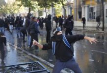 „Црвената линија е премината“: Протестите во Албанија прераснаа во насилство – властите упатија предупредување по жестоките судири