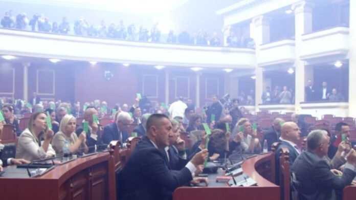 alparlament video screen