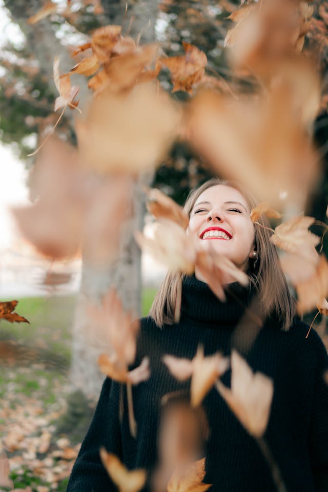 esenski-lisja-pexels-ivan-3265548