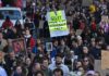 Нови бран блокади ја очекуваат Франција: Студентите и средношколците ги парализираат училиштата и факултетите
