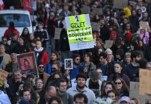 Нови бран блокади ја очекуваат Франција: Студентите и средношколците ги парализираат училиштата и факултетите