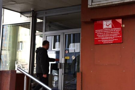 За аферата со очната установа: Болницата реагира дека нема оштетени, поранешен пациент им враќа, не ми дадовте извештај и баравте кеш