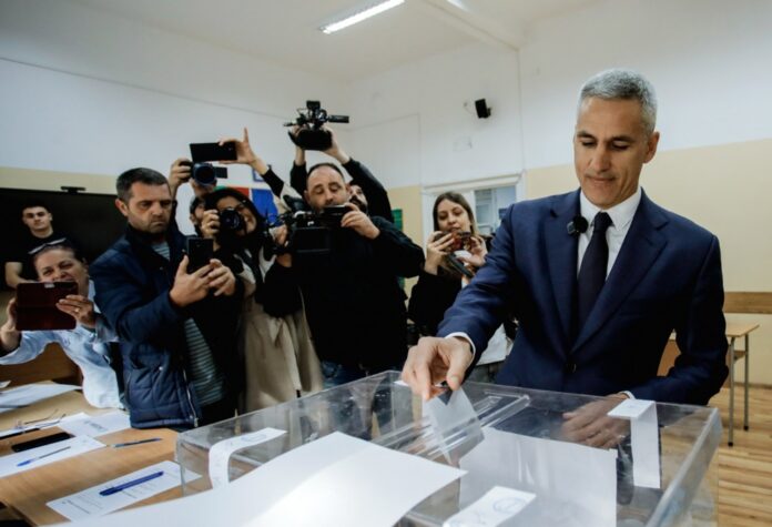 Bulgarians cast votes in first round of presidential election