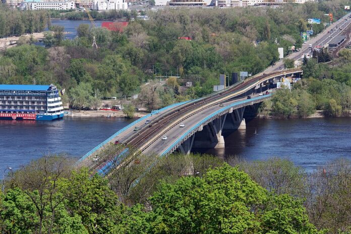 Kiev_Dnieper_River_Metro_Bridge_IMG_6268_1725