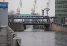 Погоден е најважниот мост во Санкт Петербуг: Се слушаат силни експлозии, „рускиот фејсбук“ во пламен