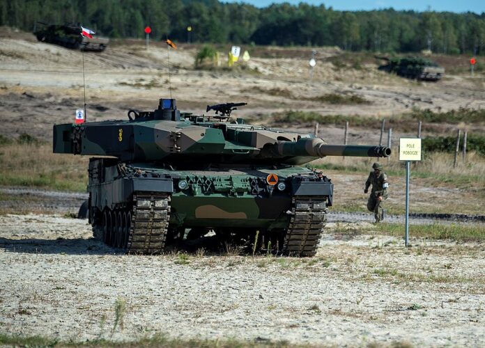 Leopard_2PL_-_Szkolenie_Wojska_Polskiego_w_Nowej_Dębie_(cropped)