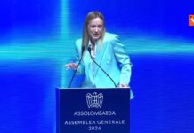 Мелони имаше проблем со висината на говорницата: „Всушност, не сум џуџе“/ВИДЕО