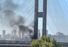 Руски напад врз мост во Киев – возачот дал гас и избегнал трагедија со голем број жртви/ВИДЕО